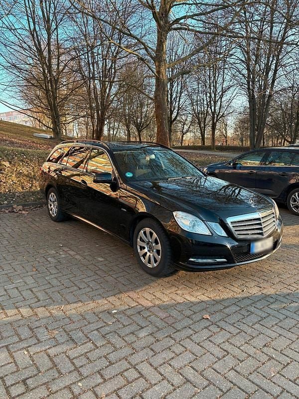 Gebraucht Mercedes E250 204 PS (150 kW) 2011 Schwarz Kombi