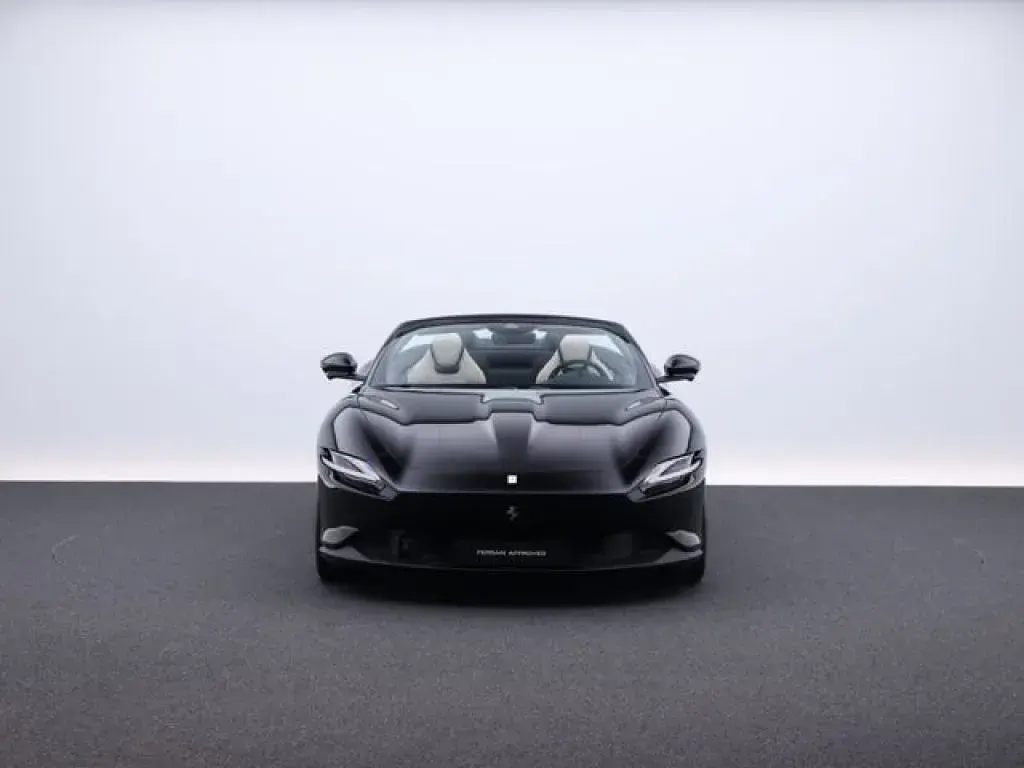 Second-hand Ferrari Roma 620 CP (456 kW) 2024 Negru Cabrio