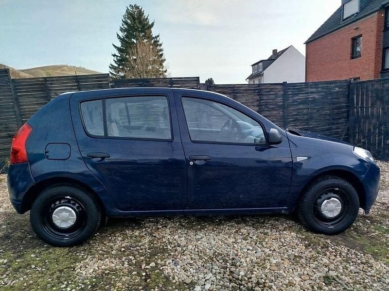 Gebraucht Dacia Sandero Basis 75 PS (55 kW) 2011 Blau Limousine