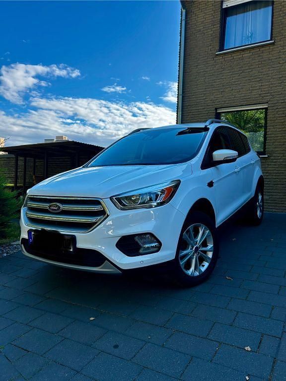 Weiß Gebraucht 2017 Ford Kuga SYNC Edition SUV | 13.200 € (Guter Preis) - Bild 1/4