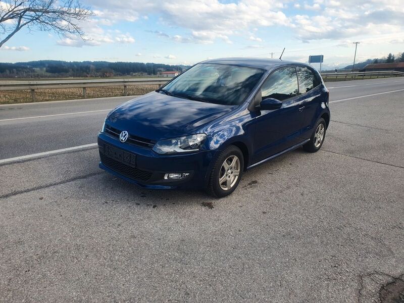 Blau Gebraucht 2010 VW Polo Trendline Limousine | 5.750 € (Etwas zu teuer) - Bild 1/4