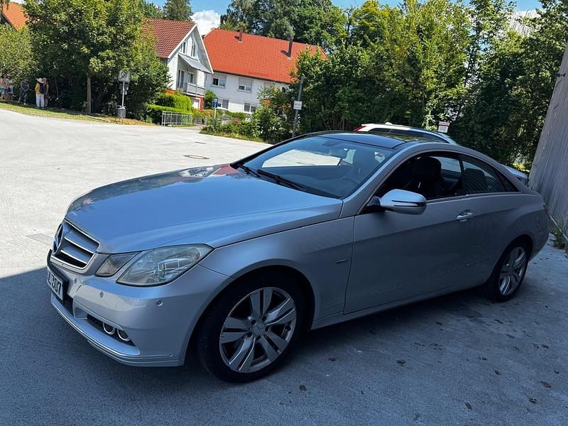 Silber Gebraucht 2009 Mercedes E350 Coupé | 6.200 € (Guter Preis) - Bild 1/4