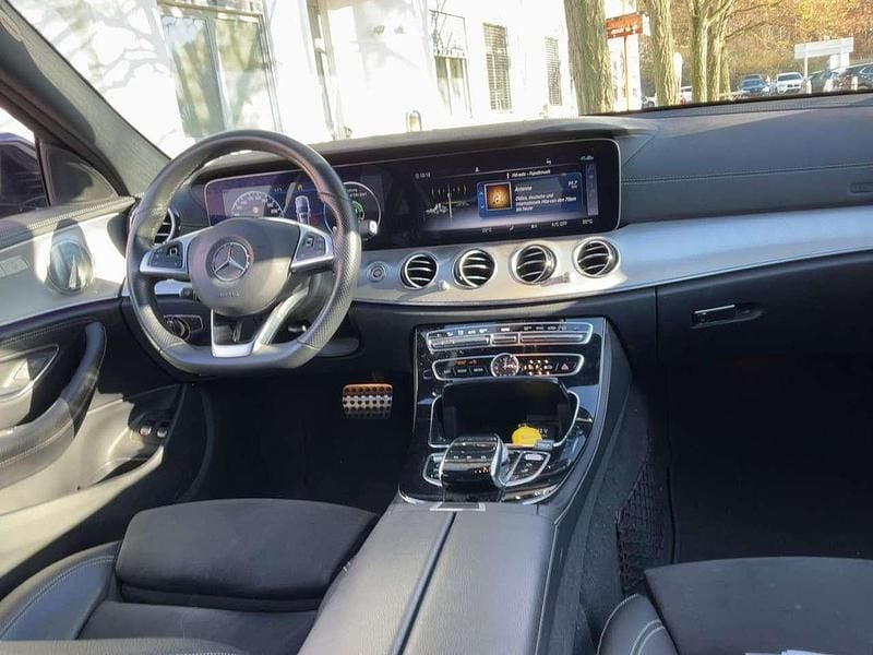 Gebraucht Mercedes E220 194 PS (142 kW) 2018 Blau Kombi
