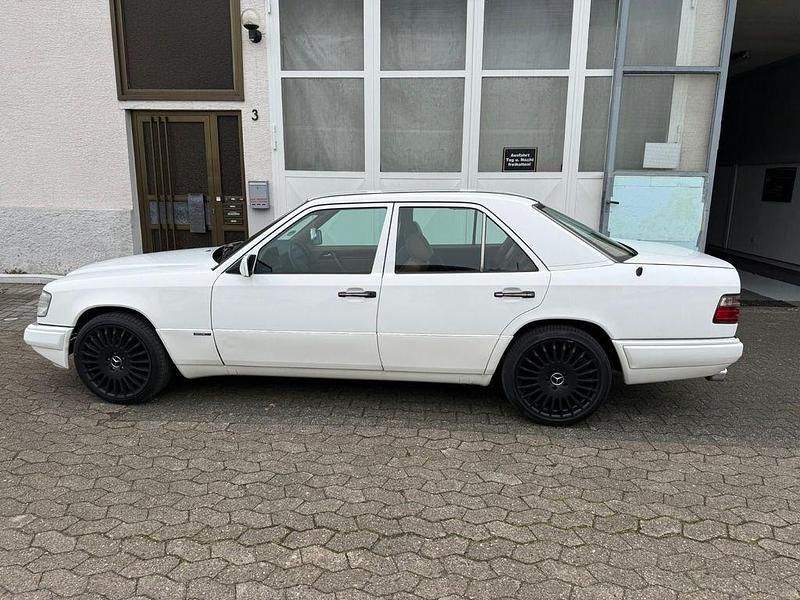 Gebraucht Mercedes E320 Sportline 220 PS (161 kW) 1995 Weiß Limousine