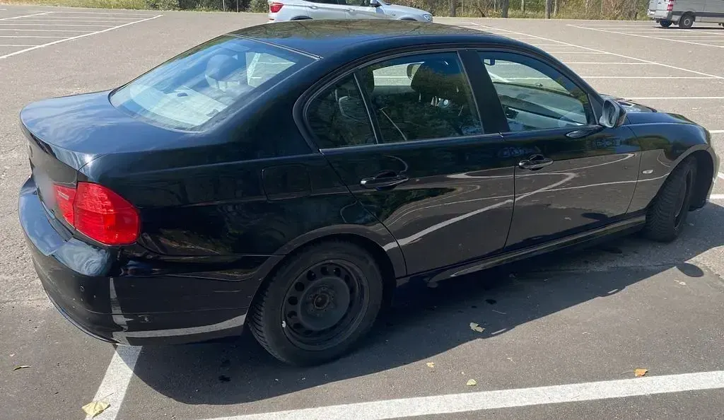 Gebraucht BMW 318 143 PS (105 kW) 2009 Schwarz Limousine