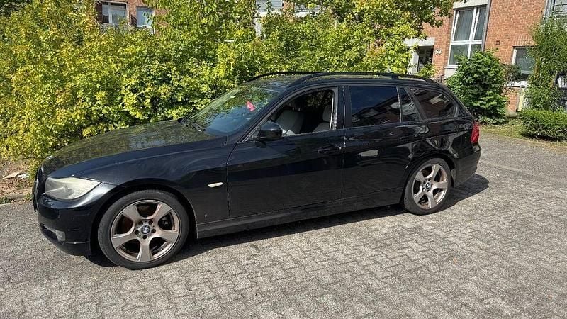 Schwarz Gebraucht 2009 BMW 320 Kombi | 2.500 € (Superpreis) - Bild 1/4