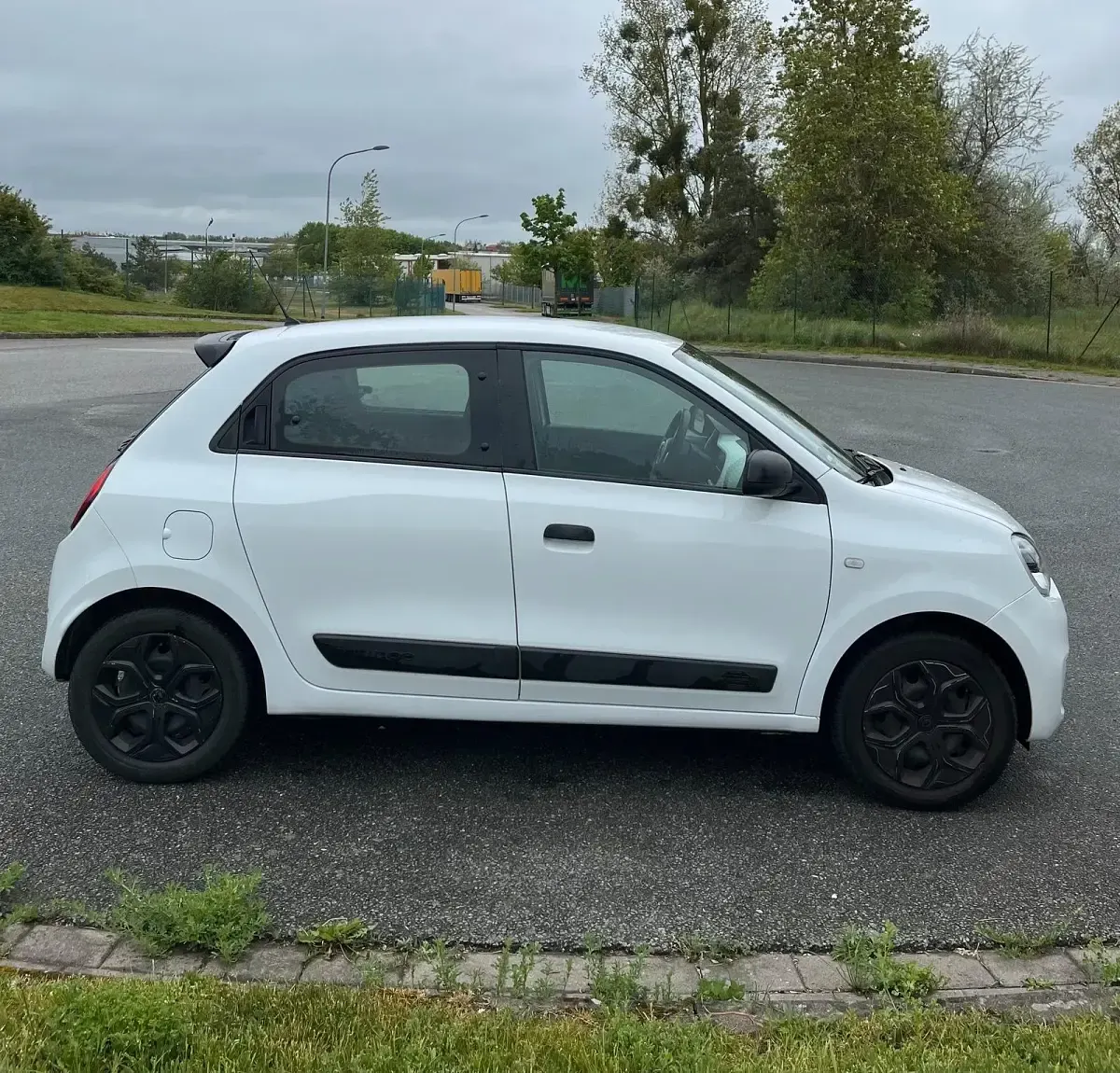Gebraucht Renault Twingo Life 65 PS (47 kW) 2021 Weiß Kleinwagen
