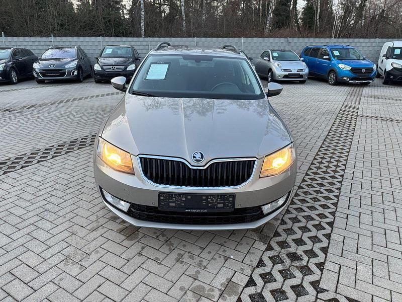 Gebraucht Skoda Octavia Ambition 180 PS (132 kW) 2016 Gold Kleinwagen