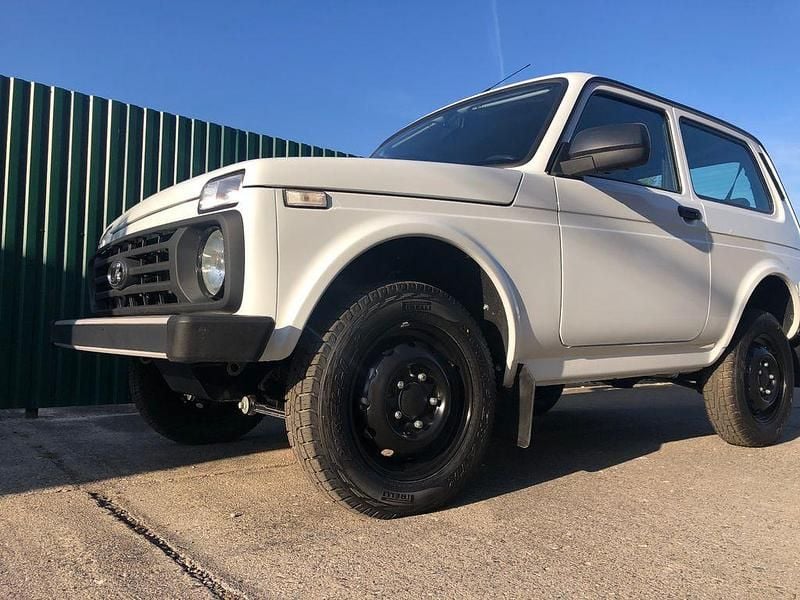 Weiß Neu 2025 Lada niva SUV | 20.990 € (Teuer) - Bild 1/4