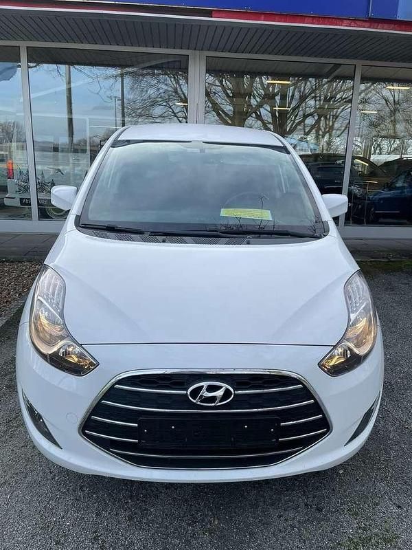 Gebraucht Hyundai i20 Trend 90 PS (66 kW) 2018 Weiß Limousine