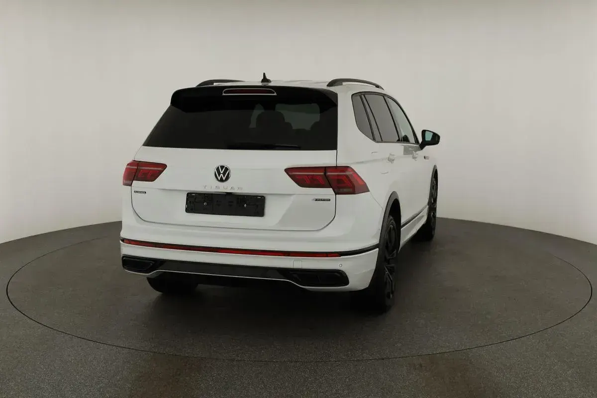 Gebraucht VW Tiguan Allspace R-line 190 PS (139 kW) 2023 Oryxweiß perlmutteffekt SUV