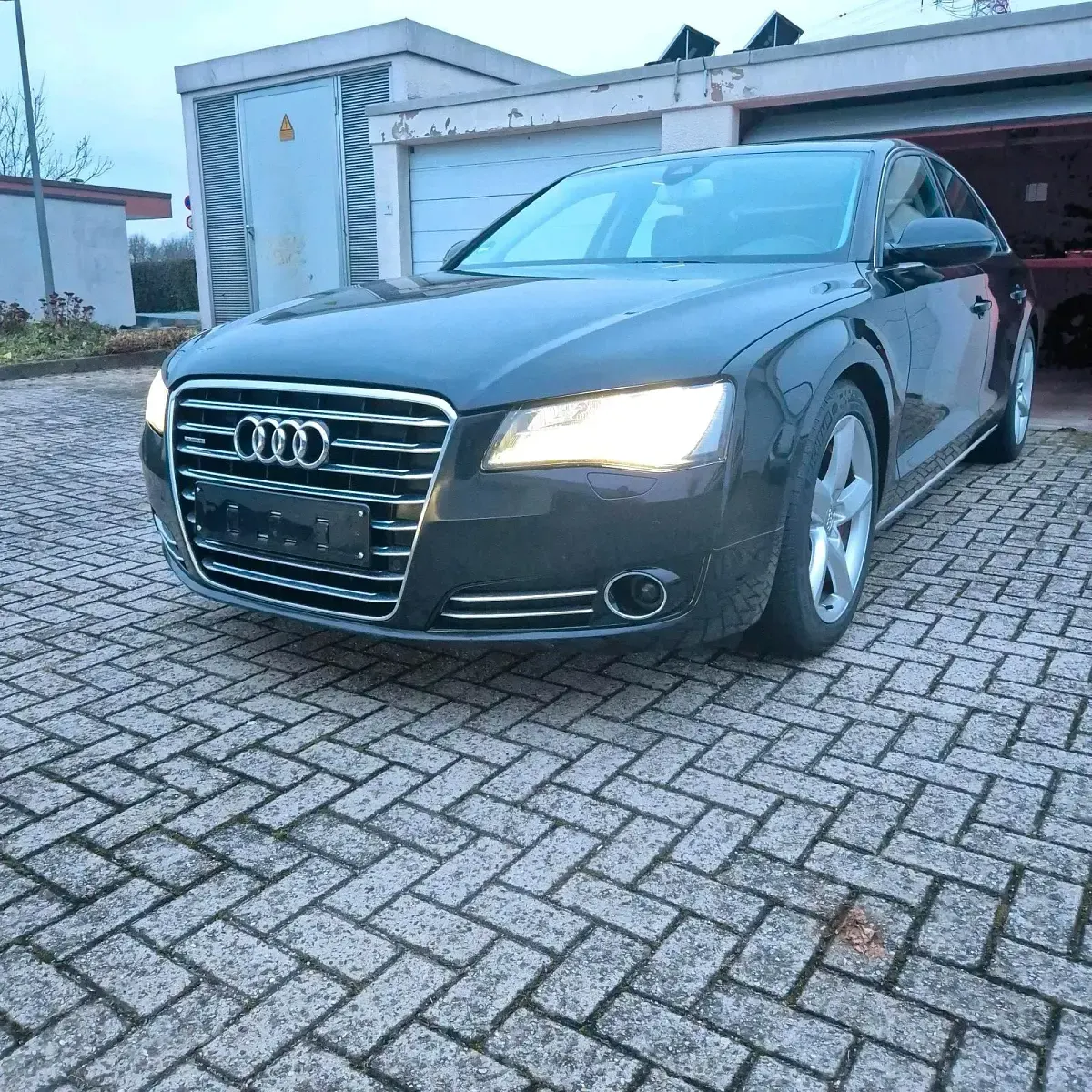 Gebraucht Audi A8 372 PS (273 kW) 2010 Schwarz Limousine