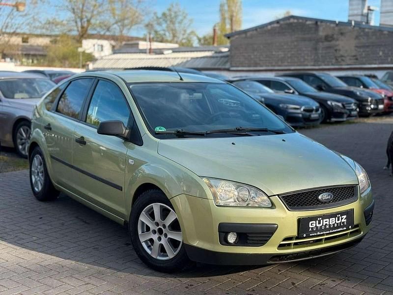 Gebraucht Ford Focus Trend 116 PS (85 kW) 2005 Grün Limousine