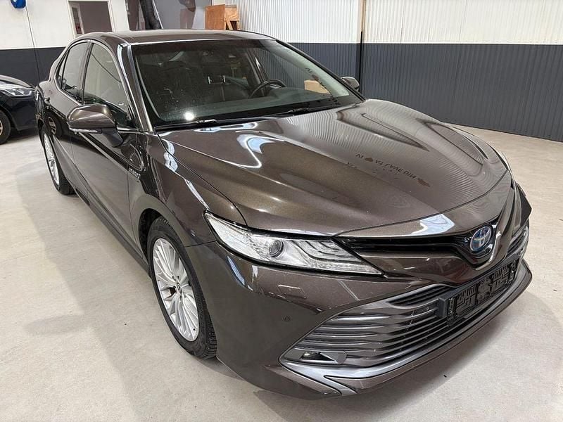 Braun Gebraucht 2020 Toyota Camry Executive Limousine | 16.999 € (Superpreis) - Bild 1/4
