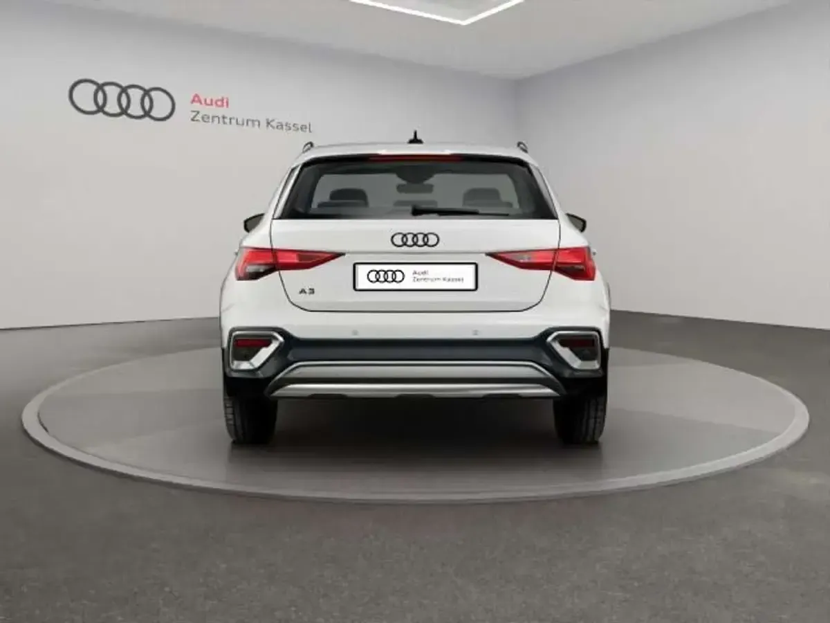Używany Audi A3 150 KM (110 kW) 2024 Biały Sedan/Limuzyna