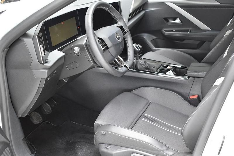 Gebraucht Opel Astra 131 PS (96 kW) 2024 Arktis weiã Limousine