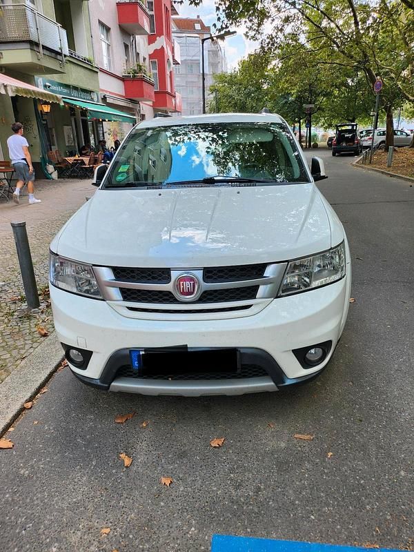 Weiß Gebraucht 2015 Fiat Freemont SUV | 9.150 € (Etwas zu teuer) - Bild 1/4