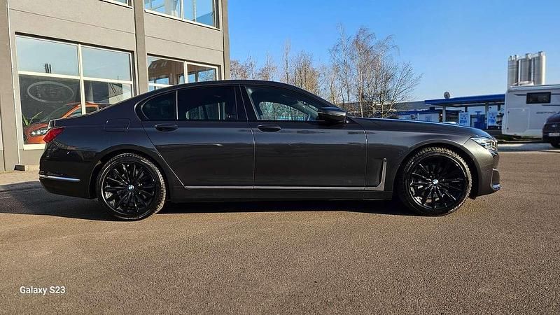 Gebraucht BMW 730 265 PS (194 kW) 2020 Grau metallic Limousine