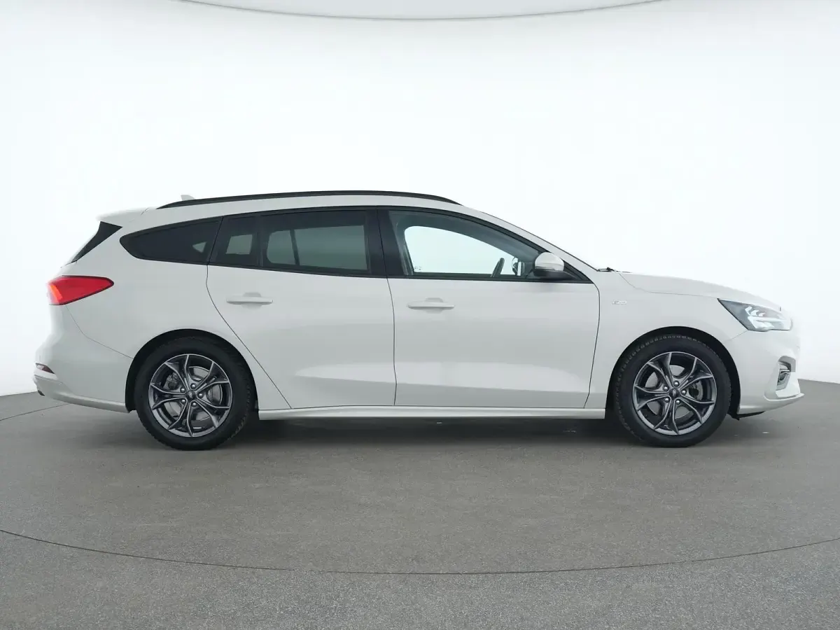 Gebraucht Ford Focus ST-Line 125 PS (91 kW) 2021 Metropolis weiß Kombi