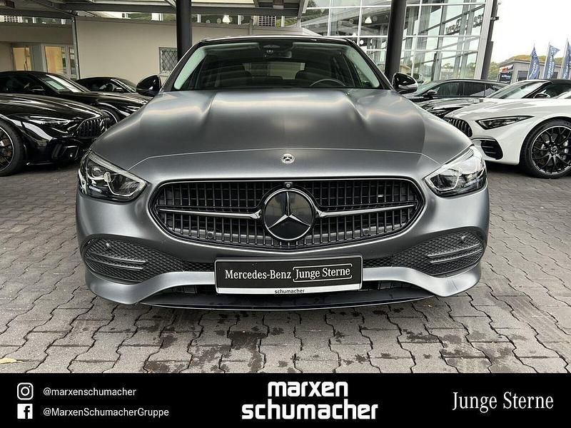 Gebraucht Mercedes C300e Avantgarde 313 PS (230 kW) 2022 Unilack polarweiß Limousine