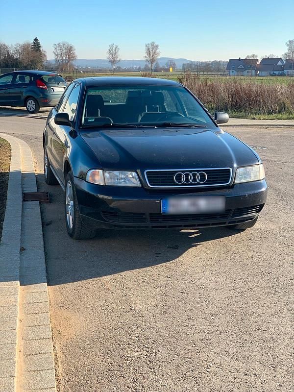 Blau Gebraucht 1996 Audi A4 Limousine | 919 € (Guter Preis) - Bild 1/4