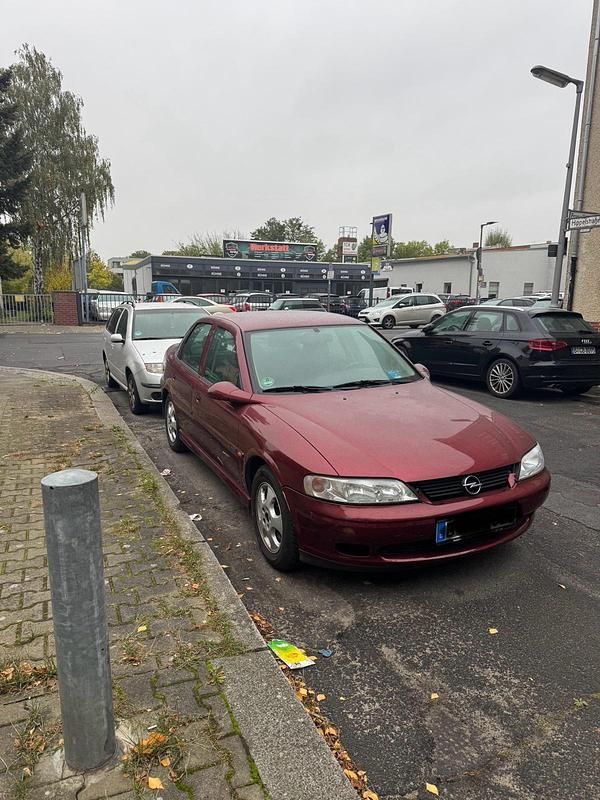 Rot Gebraucht 2000 Opel Vectra Edition Limousine | 1.700 € (Etwas zu teuer) - Bild 1/4