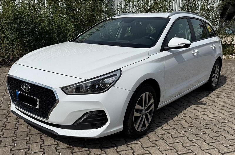 Weiß Gebraucht 2019 Hyundai i30 Trend Kombi | 12.190 € (Fairer Preis) - Bild 1/4