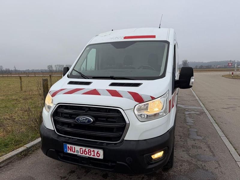 Gebraucht Ford Transit Trend 131 PS (96 kW) 2022 Weiß Limousine