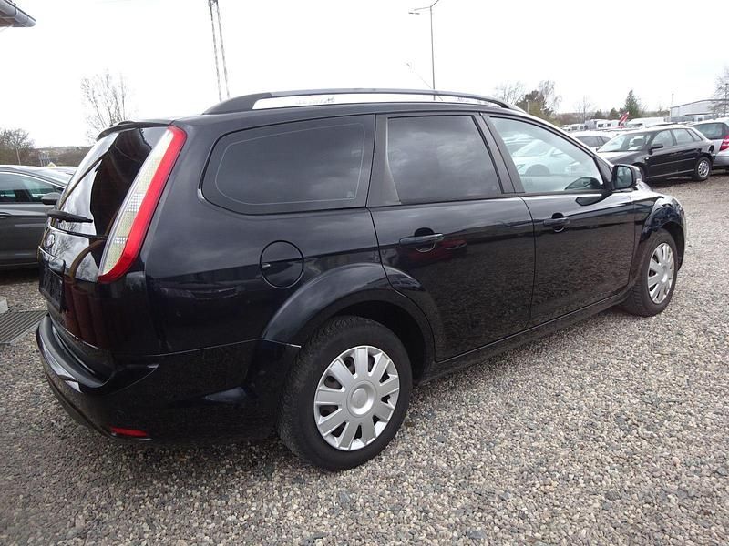 Gebraucht Ford Focus 109 PS (80 kW) 2011 Schwarz Kombi