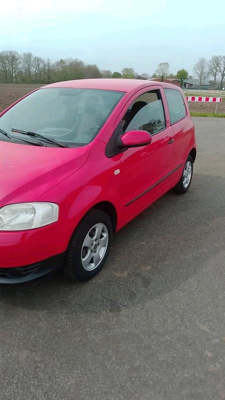 Second-hand VW Fox 54 CP (39 kW) 2005 Roșu Hatchback