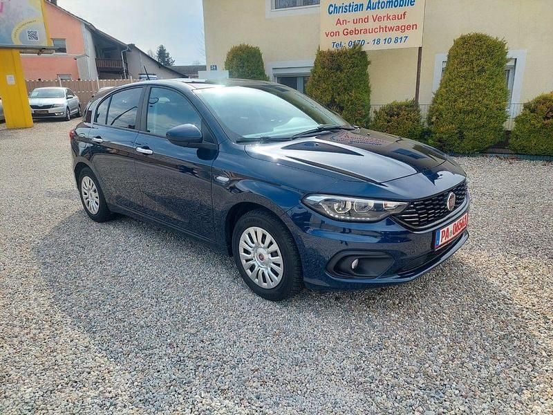 Gebraucht Fiat Tipo Easy 95 PS (69 kW) 2017 Blau Limousine