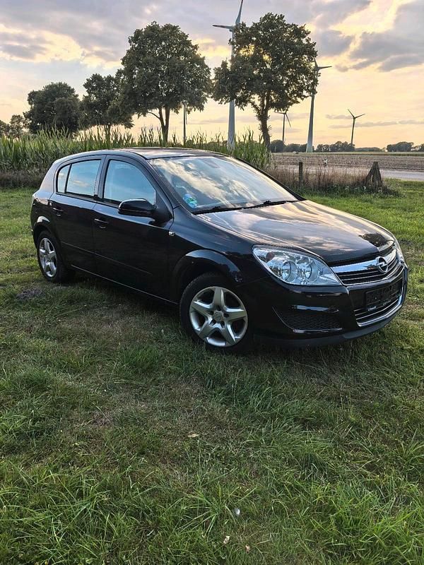 Schwarz Gebraucht 2007 Opel Astra Limousine | 1.800 € (Guter Preis) - Bild 1/4