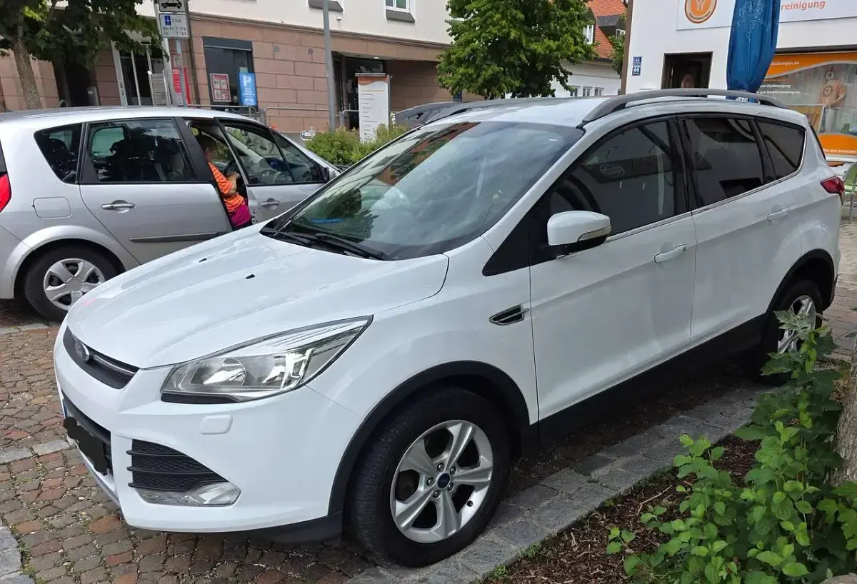 Gebraucht Ford Kuga Trend 150 PS (110 kW) 2014 Weiß SUV