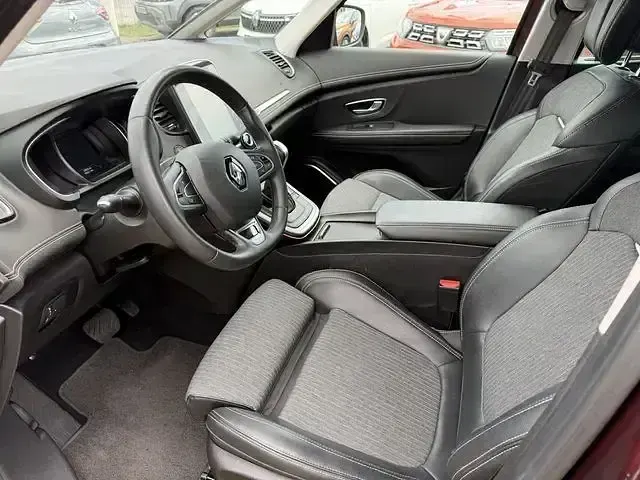 Gebraucht Renault Grand Scénic IV Techno 140 PS (102 kW) 2022 Rot Van / Kleinbus