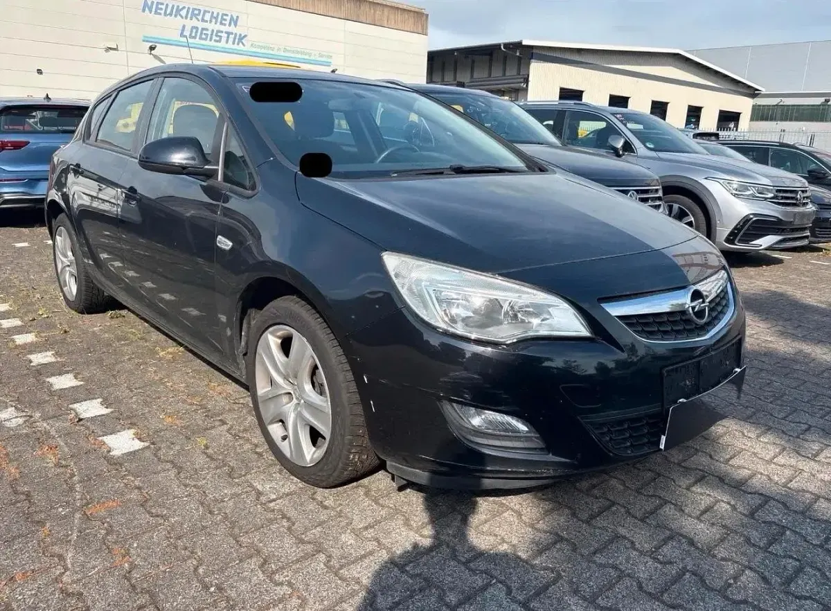 Gebraucht Opel Astra Edition 87 PS (63 kW) 2011 Schwarz Kleinwagen