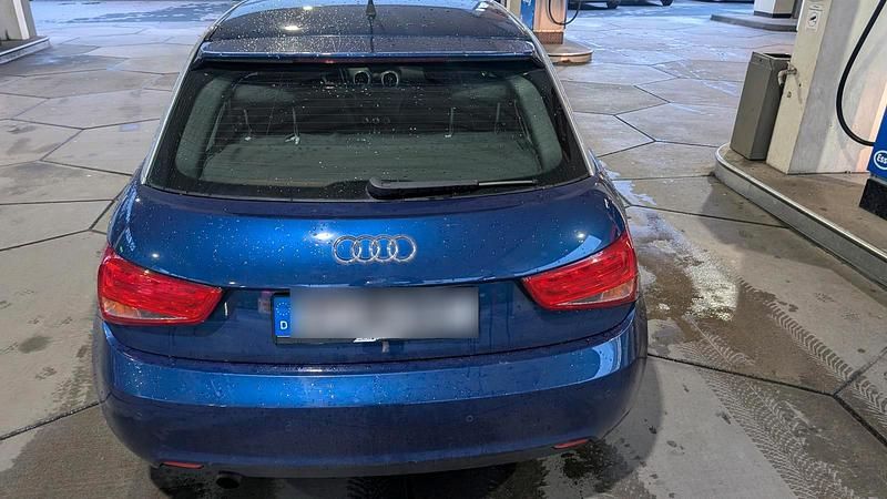 Gebraucht Audi A1 89 PS (65 kW) 2011 Blau Kleinwagen