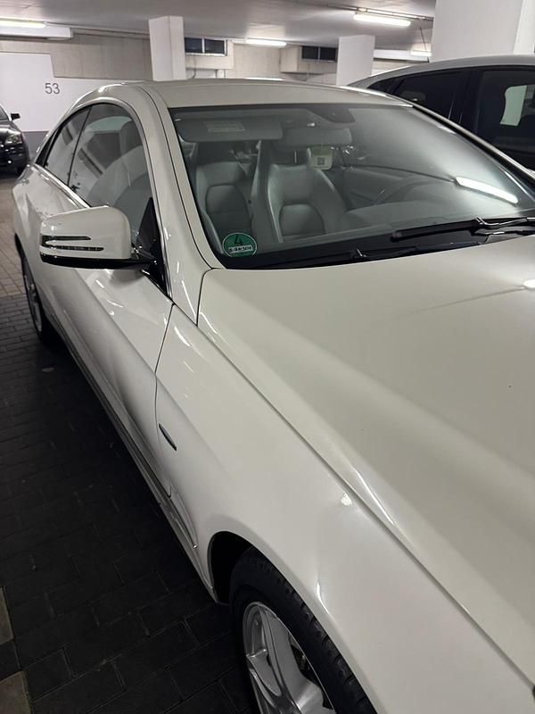 Gebraucht Mercedes E200 184 PS (135 kW) 2010 Weiß Coupé