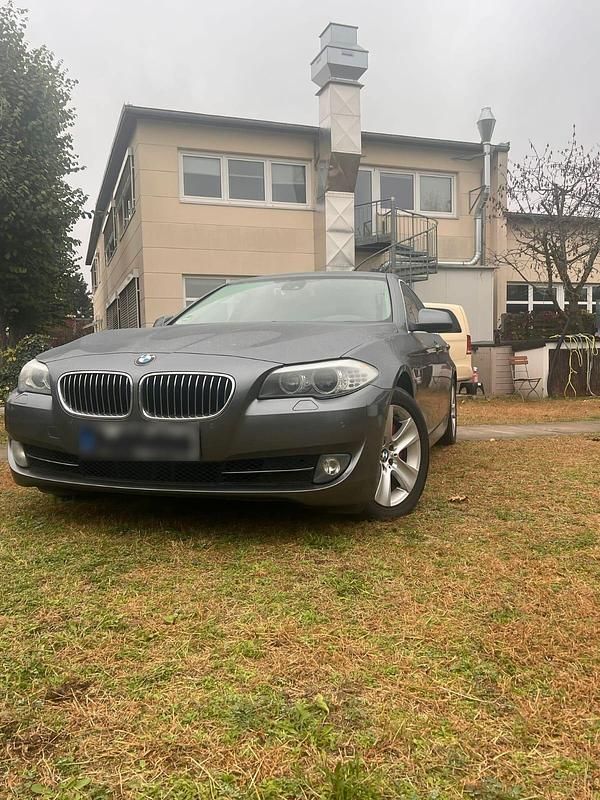 Gebraucht BMW 530 258 PS (189 kW) 2011 Grau Limousine