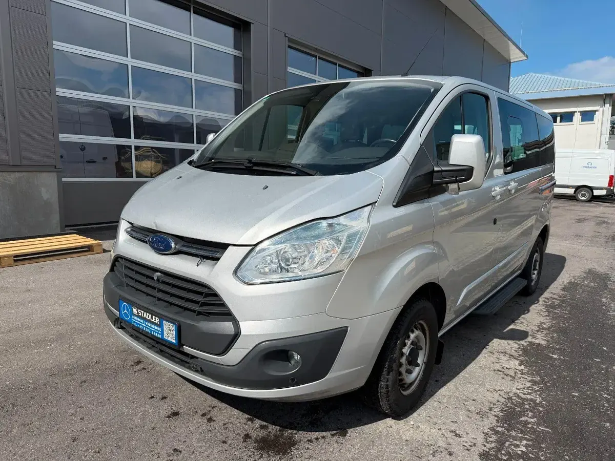 Gebraucht Ford Tourneo 155 PS (114 kW) 2013 Silber Van / Kleinbus