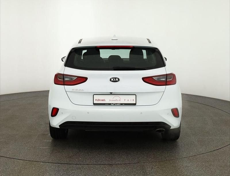 Gebraucht Kia Ceed Vision 160 PS (117 kW) 2021 Weiß Kleinwagen