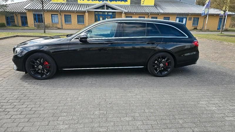 Gebraucht Mercedes E220 194 PS (142 kW) 2017 Schwarz Kombi