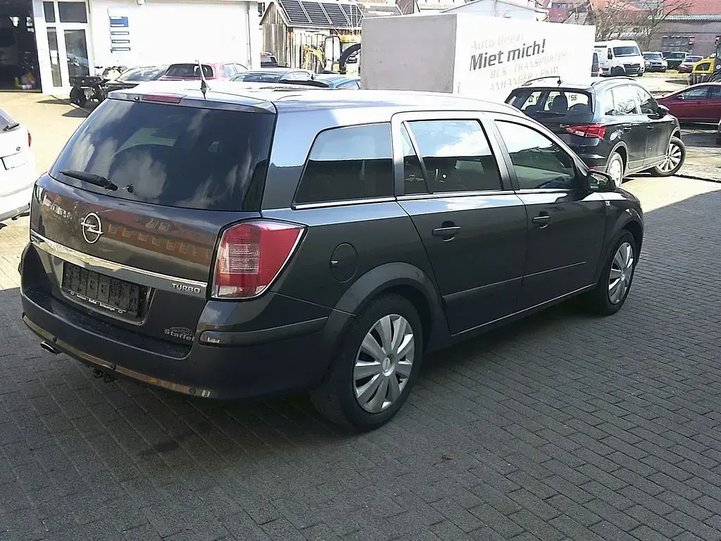 Gebraucht Opel Astra Innovation 179 PS (131 kW) 2009 Grau Limousine