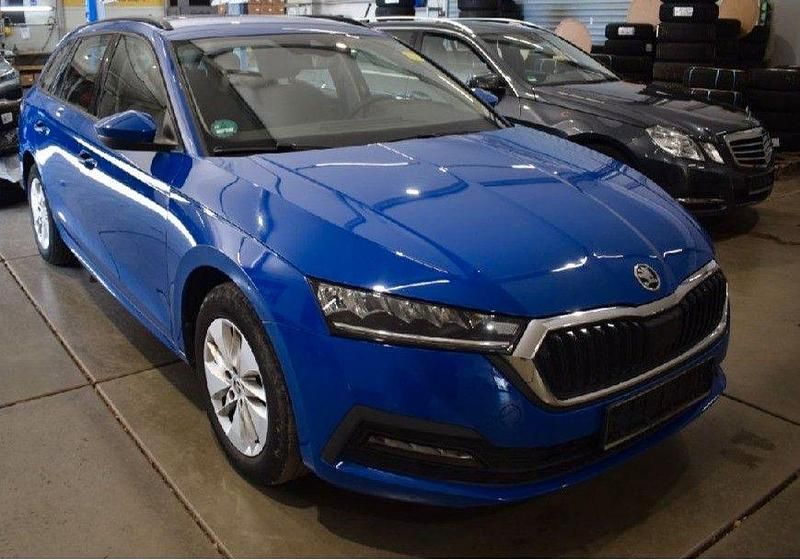 Blau Gebraucht 2021 Skoda Octavia Ambition Kombi | 16.798 € (Fairer Preis) - Bild 1/4