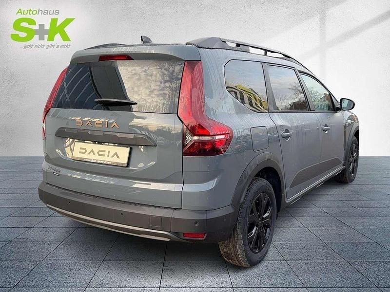 Neu Dacia Jogger Extreme 141 PS (103 kW) 2025 Schiefergrau (grau) Van / Kleinbus