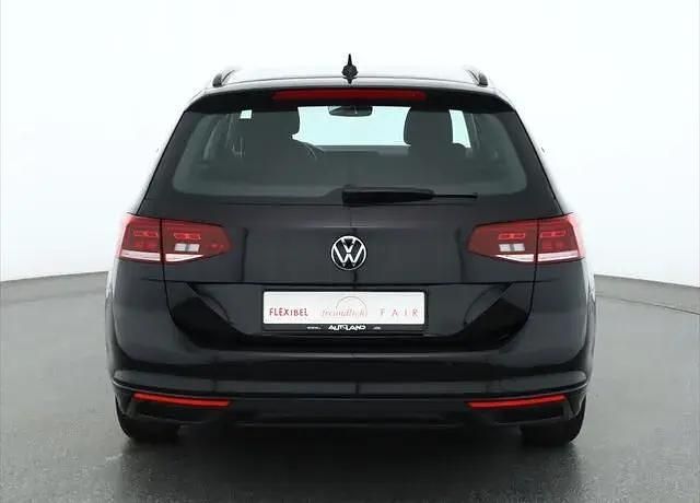Gebraucht VW Passat 150 PS (110 kW) 2022 Schwarz Kombi