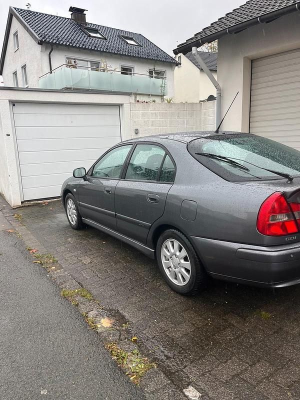 Grau Gebraucht 2003 Mitsubishi Carisma Limousine | 3.000 € - Bild 1/4