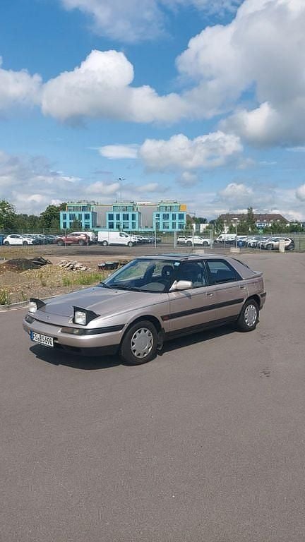 Beige Gebraucht 1992 Mazda 323 Coupé | 2.950 € - Bild 1/4