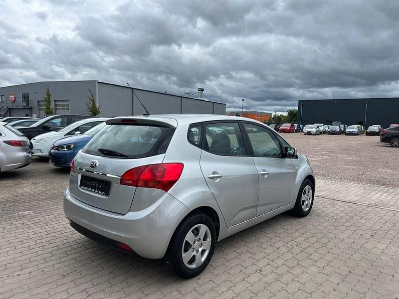Gebraucht Kia Venga Attract 90 PS (66 kW) 2016 Silber Kleinwagen