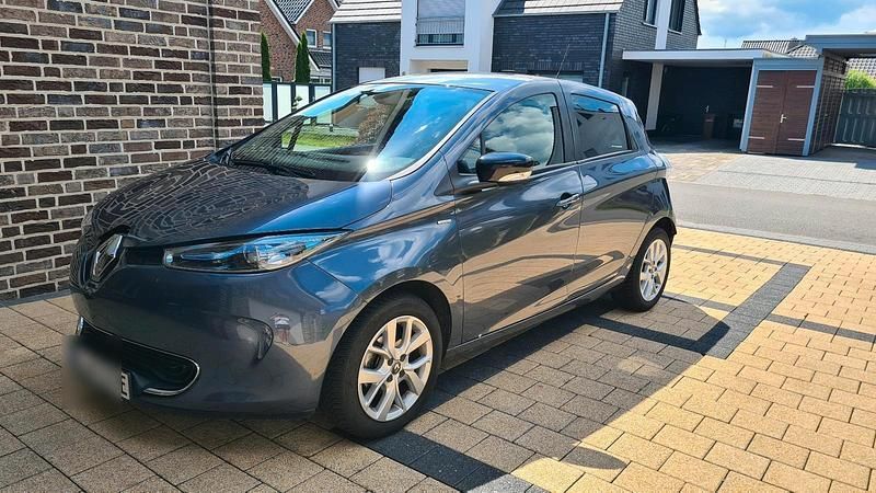 Grau Gebraucht 2019 Renault Zoe LIMITED Kleinwagen | 6.850 € (Superpreis) - Bild 1/4