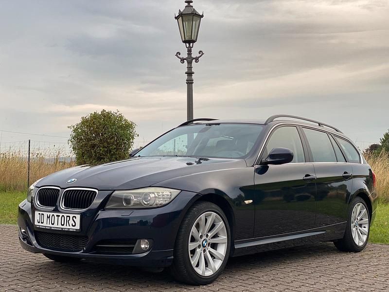 Blau Gebraucht 2009 BMW 320 Comfort Edition Kombi | 4.450 € (Fairer Preis) - Bild 1/4